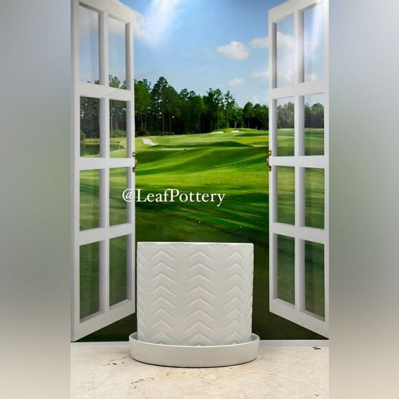 Arrow White Ceramic Planter Pot with Saucer Attached - Picture 5 of 9